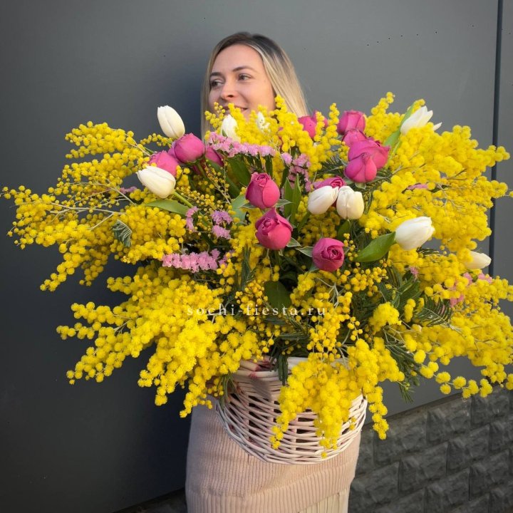 Цветочная корзина с мимозой "Спринг" в Чите