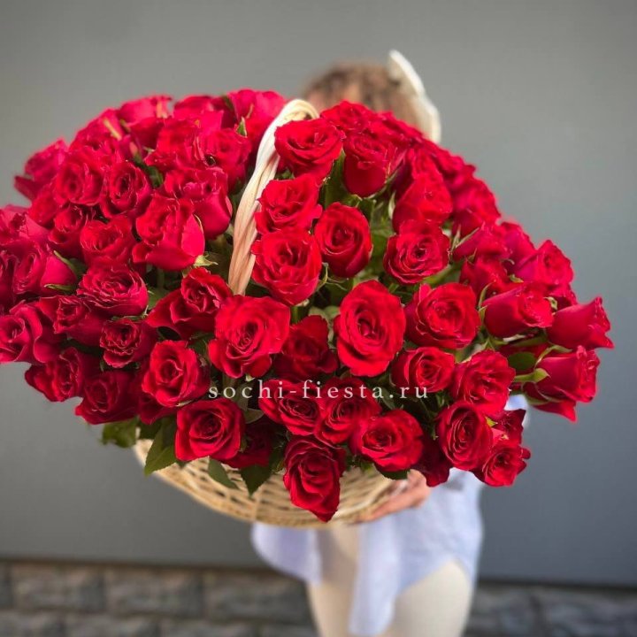 121 красная роза в корзине   в Чите