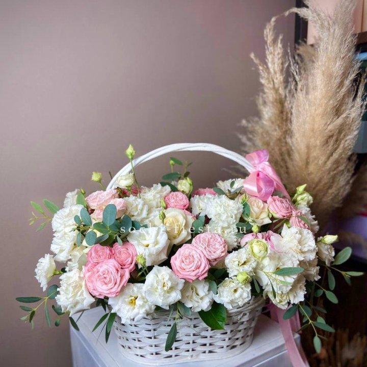 Цветочная корзина "Пинки вайт" в Чите