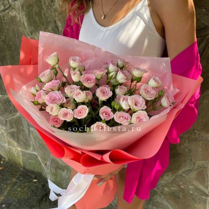 Розовые кустовые розы в Чите