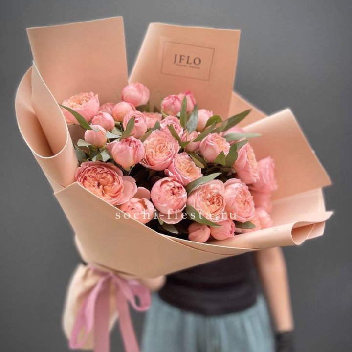 Букет из 9 кустовых роз Джульетта в Чите