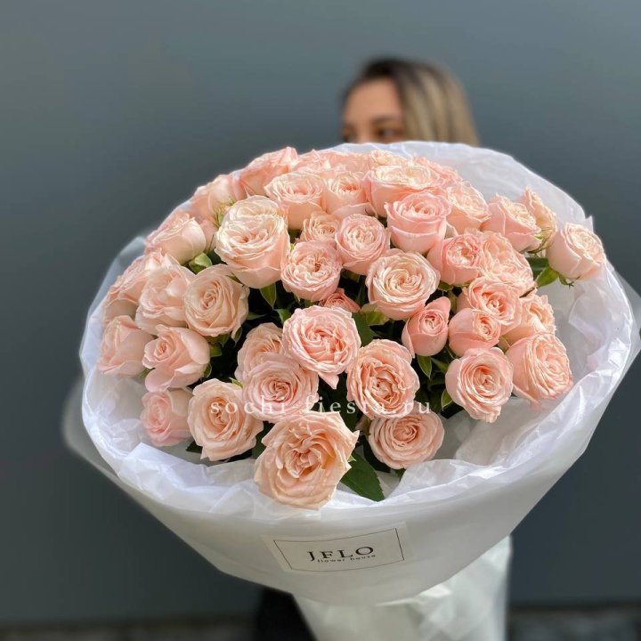 Букет кустовых роз Бомбастик в Чите