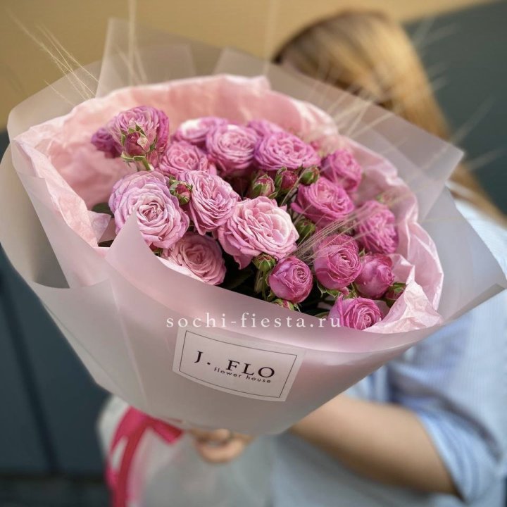 Пионовидные розы Мадам Бомбастик Pink в Чите