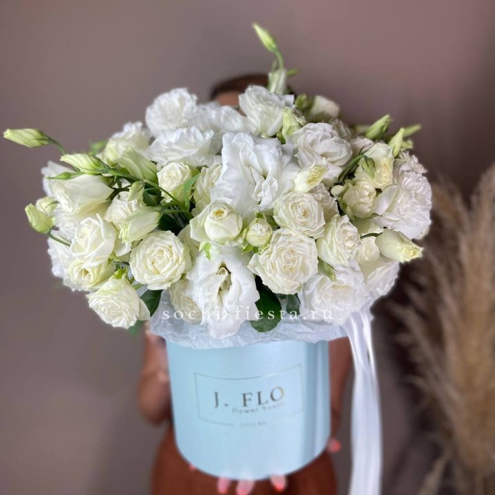 Бокс кустовых роз и эустомы  в Чите