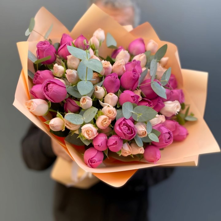 Букет кустовых роз Тендернес в Чите