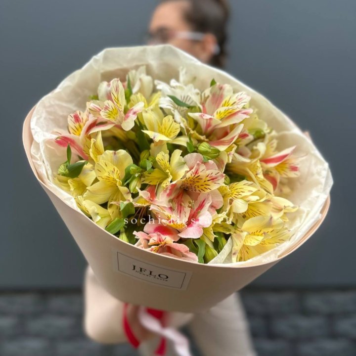 Альстромерии в нежном оформлении в Чите