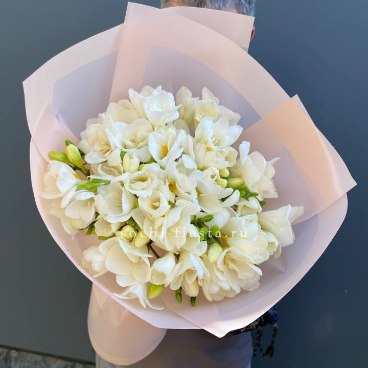 Букет белых фрезий  в Чите