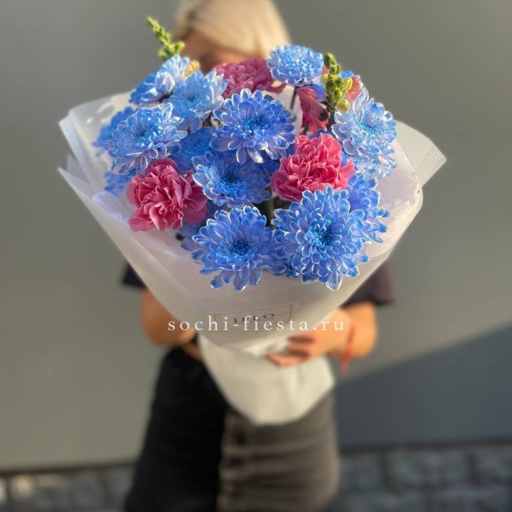 Букет сборный с хризантемой в Чите