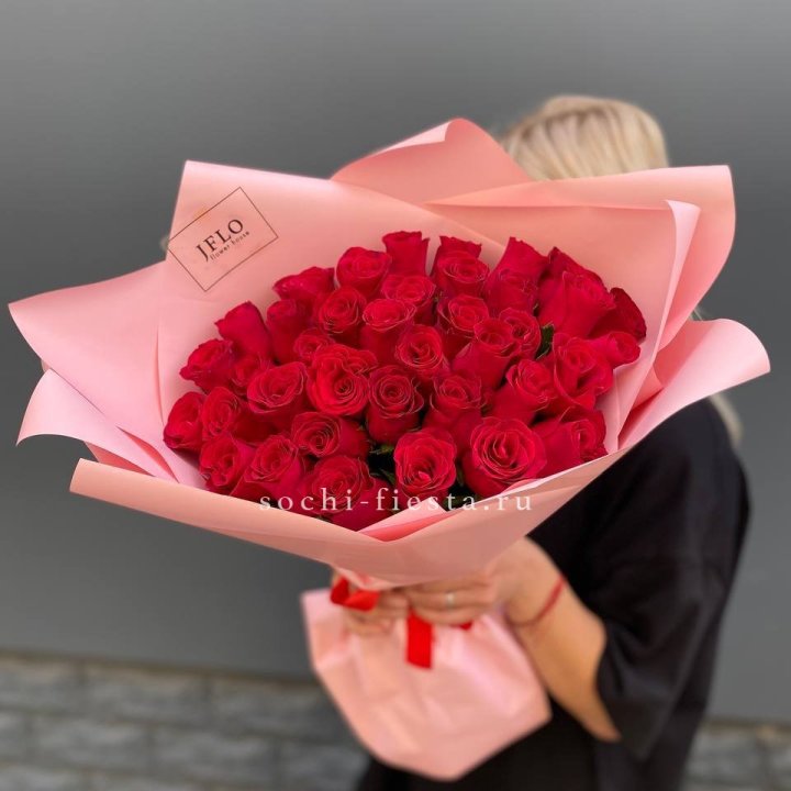 35 красных роз в Чите