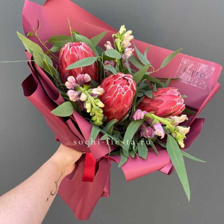 Букет из протеи "Квин" в Чите