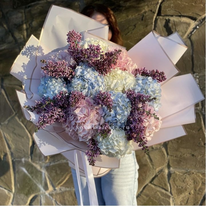 Букет гортензии с сиренью в Чите