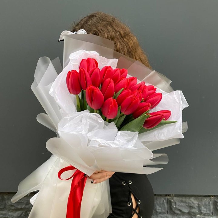  25 красных воздушных тюльпанов в Чите