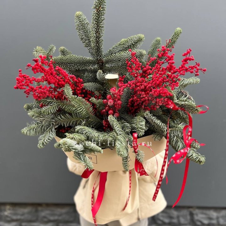 Букет нобилиса и ягод в Чите