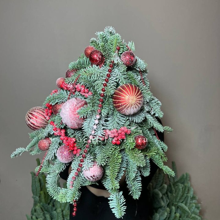 Ёлка красная в Чите