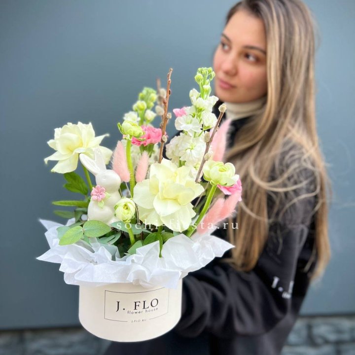 Цветочный бокс "Пасхальная композиция" в Чите