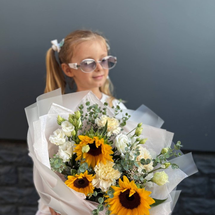  Букет  из стойких цветов с подсолнухами в Чите