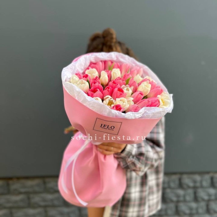 51 бело-розовый тюльпан в Чите