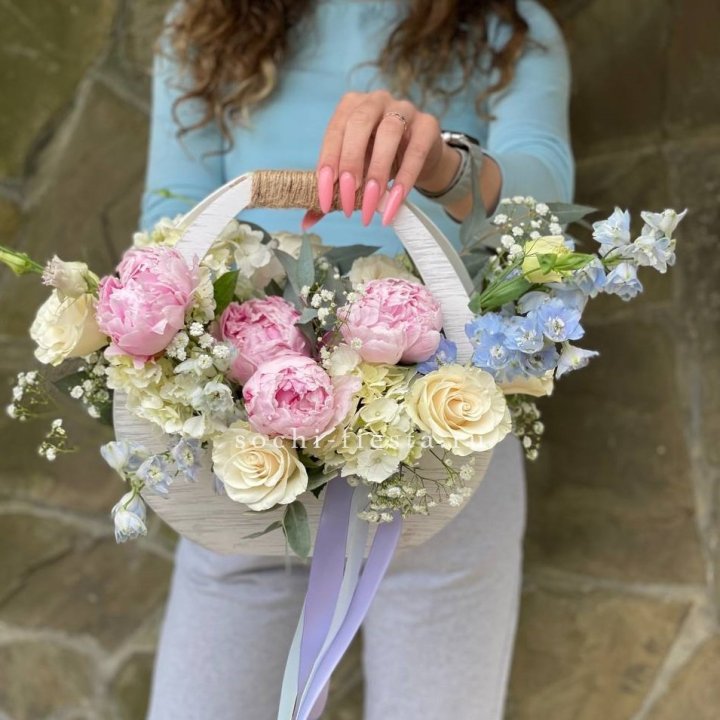 Ящик с пионами в Чите