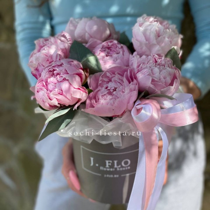 Цилиндр пионов с эвкалиптом в Чите