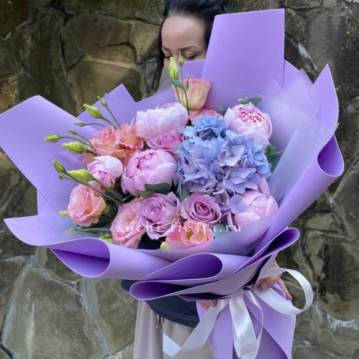 Букет с пионами "Блю логан" в Чите