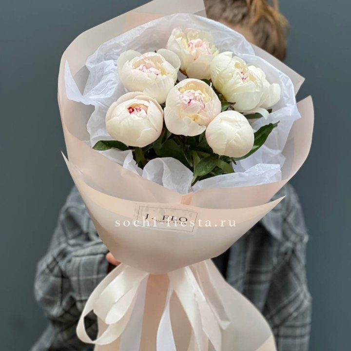 Букет белых пионов в Чите