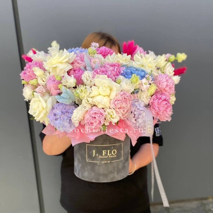 Цилиндр с пионами "Аса" в Чите