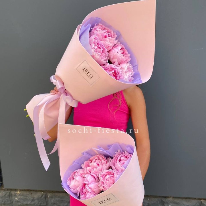 Букет из 5 пионов в Чите
