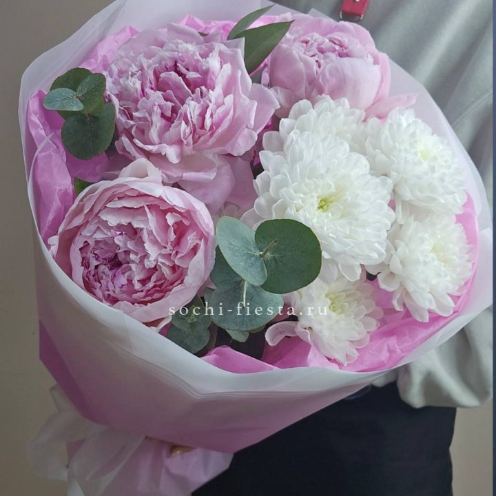  Букет комплимент с пионами в Чите