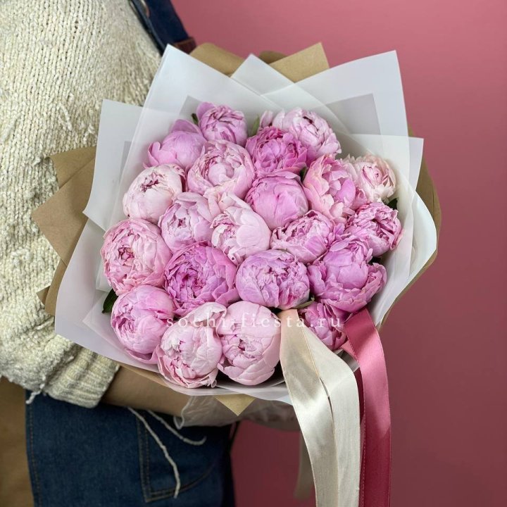 Букет из 21 пионов в Чите