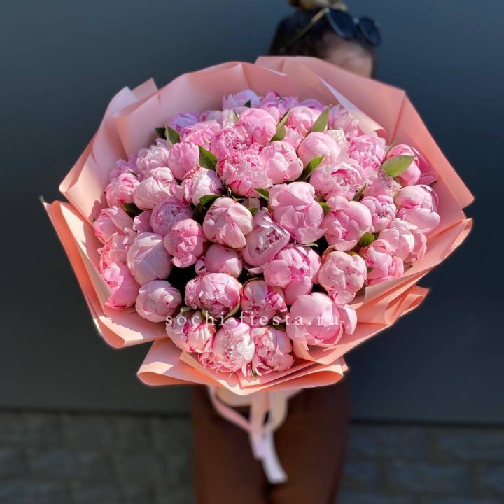 Нежный букет 51 пионов  в Чите