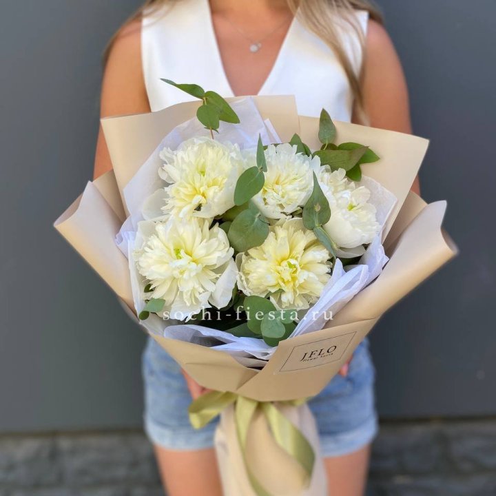  Букет белых пионов в Чите