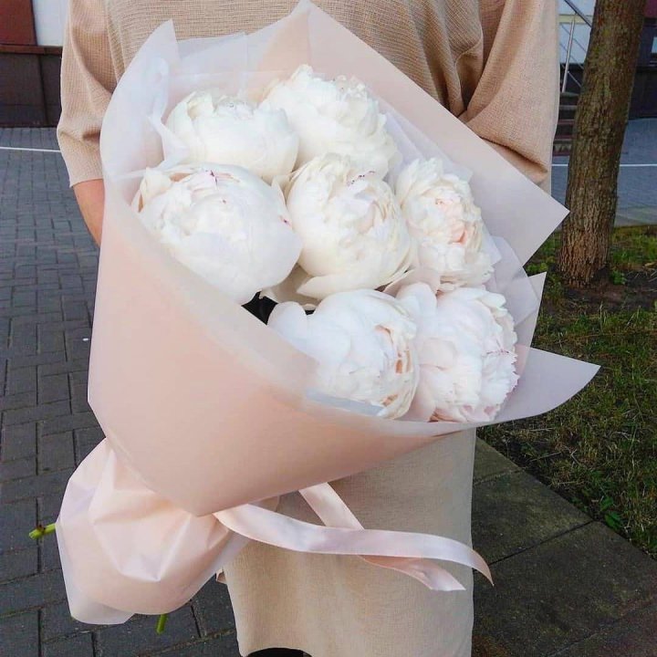 Букет белых пионов в Чите