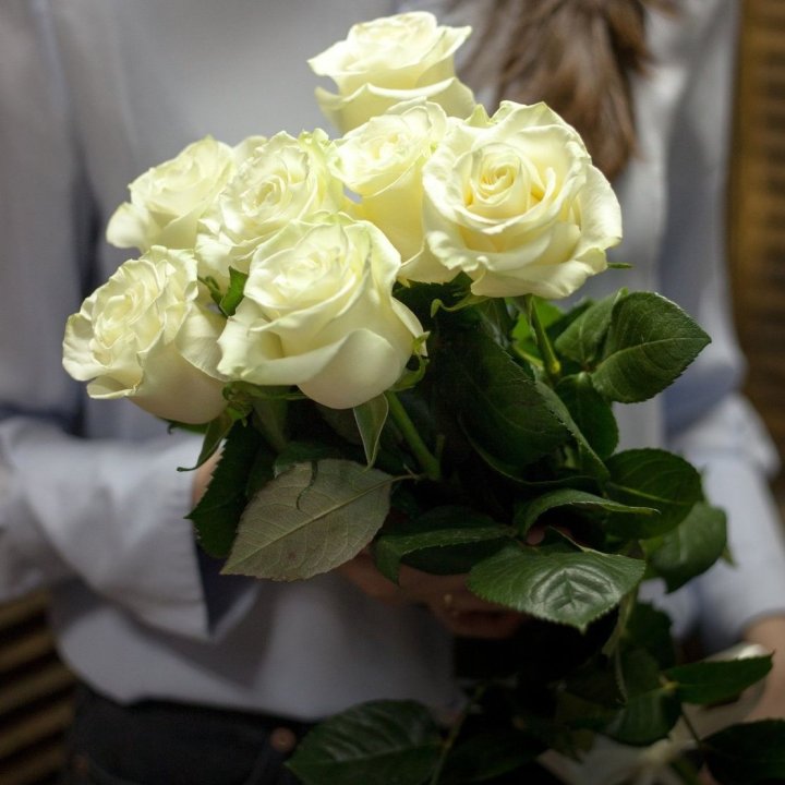 7 белых роз в Чите