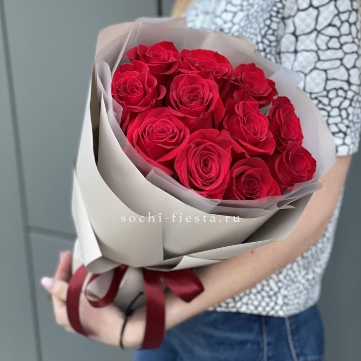 Букет красных роз "Рози" в Чите