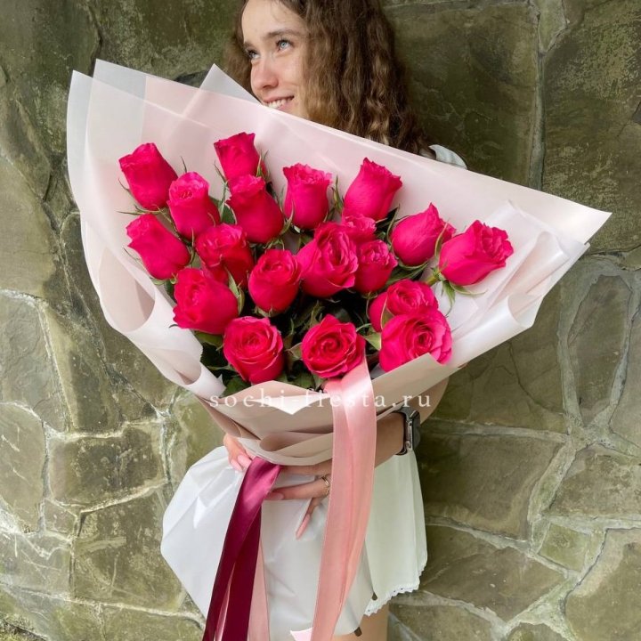 19 алых роз в Чите