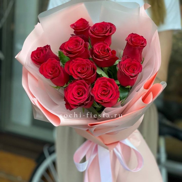 Букет красных роз "Мадам ред" в Чите