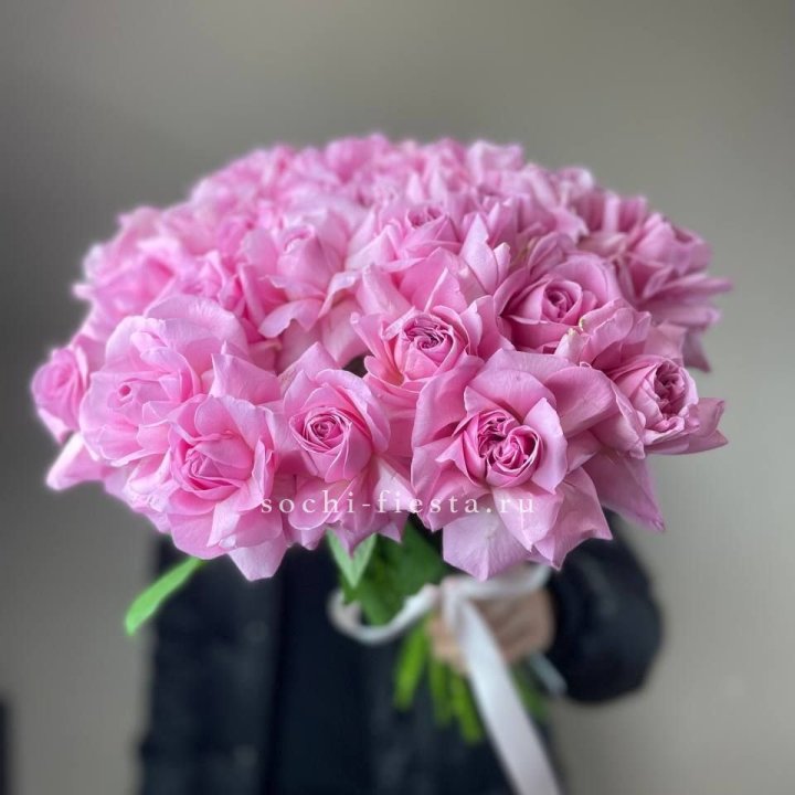 25 розовых французских роз в Чите
