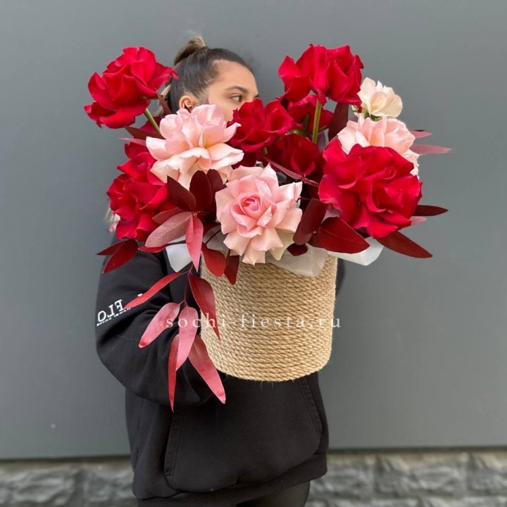 15 Французских роз в джутовом кашпо в Чите