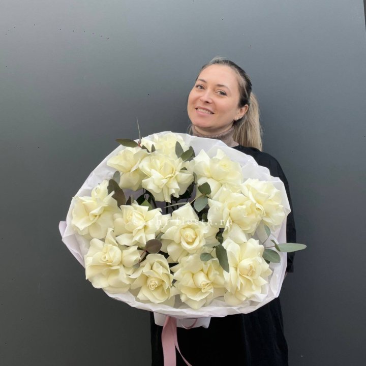 13 Белых французских роз Облако в Чите