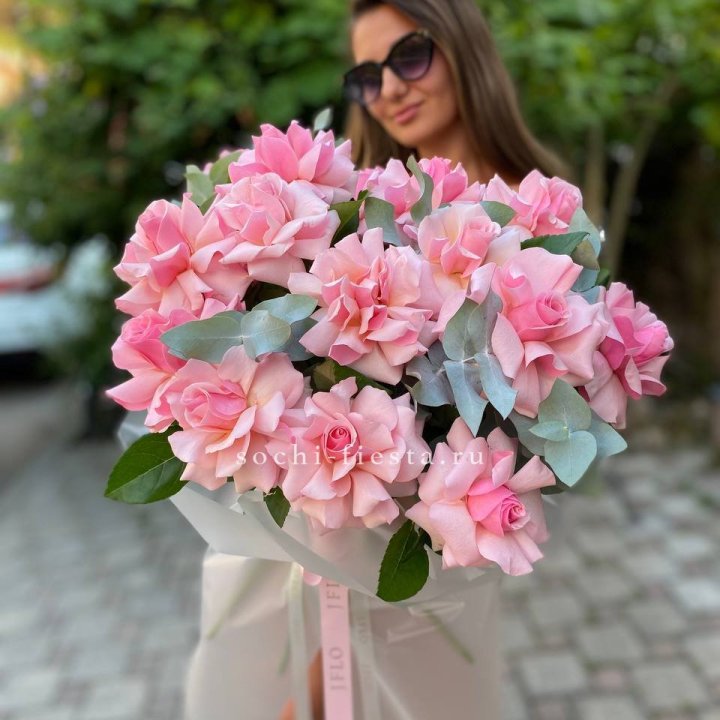 17 Розовых  французских роз в Чите