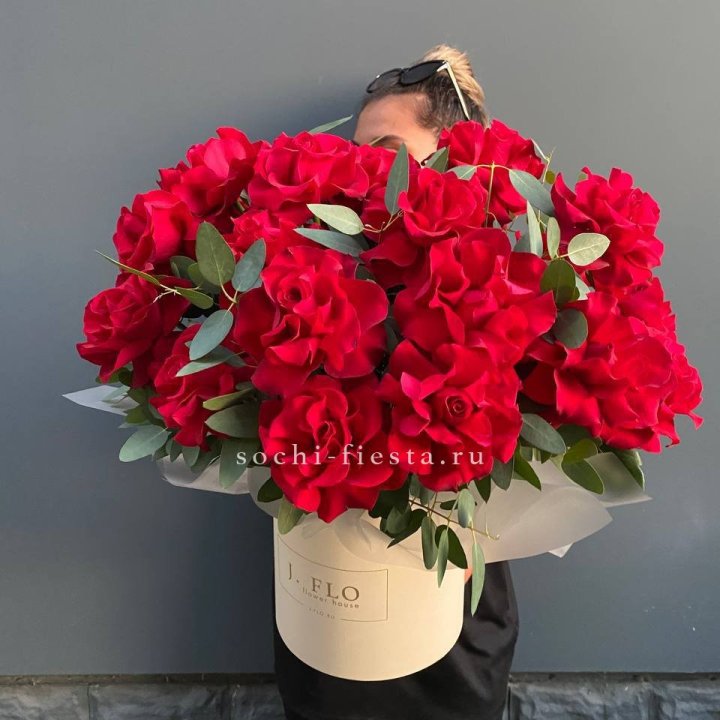 25 Французских красных роз в коробке в Чите