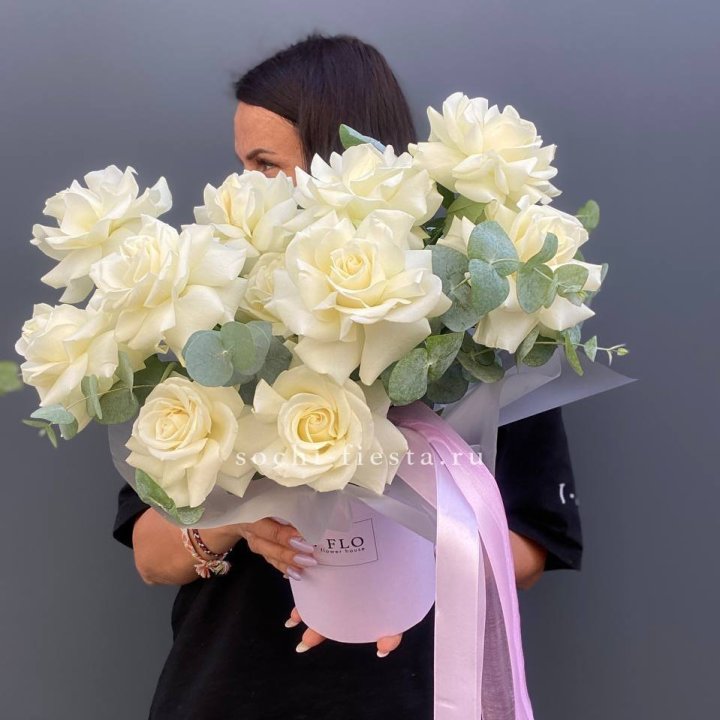11 Французских белых роз в боксе в Чите