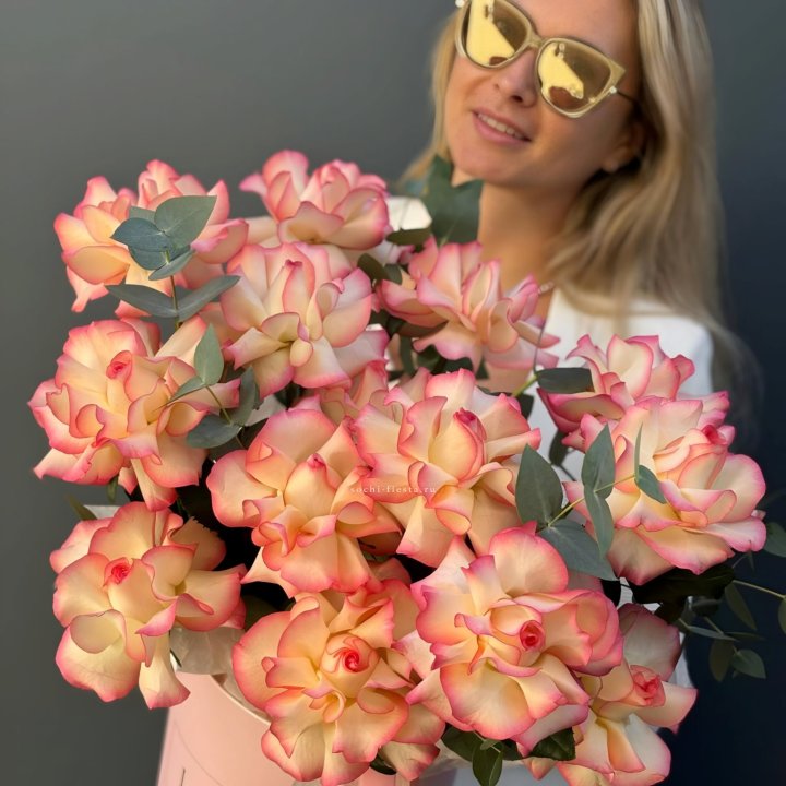 15 французских  роз Джумилия в боксе в Чите