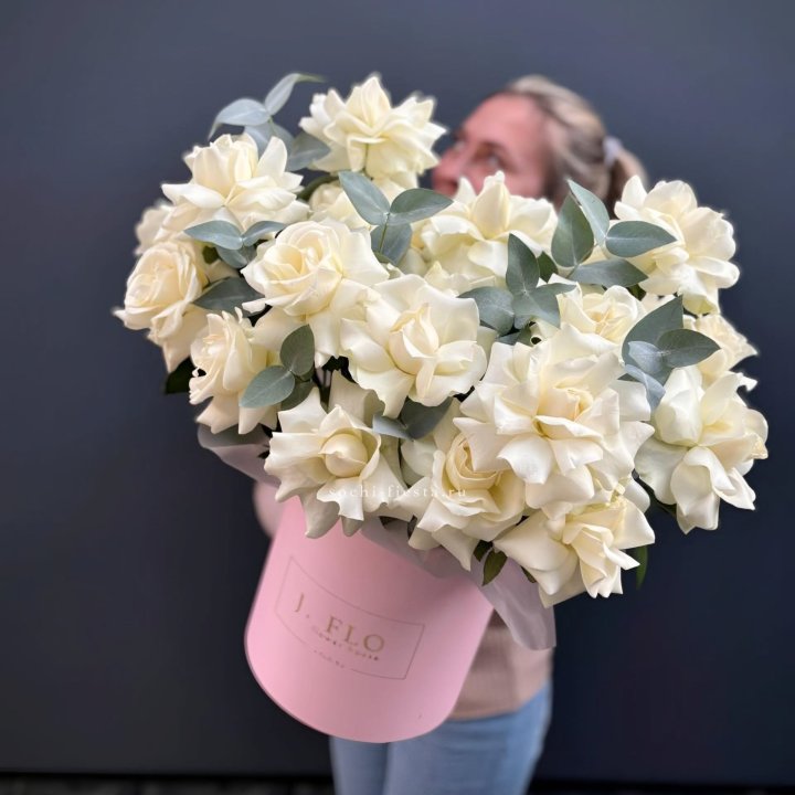 25 Французских белых роз в боксе в Чите