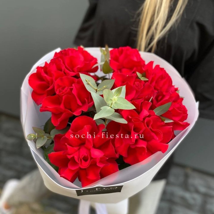 9 Красных французских роз в Чите