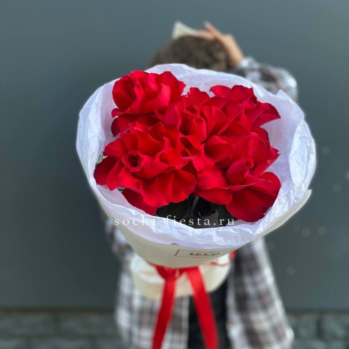 5 французских красных роз в Чите