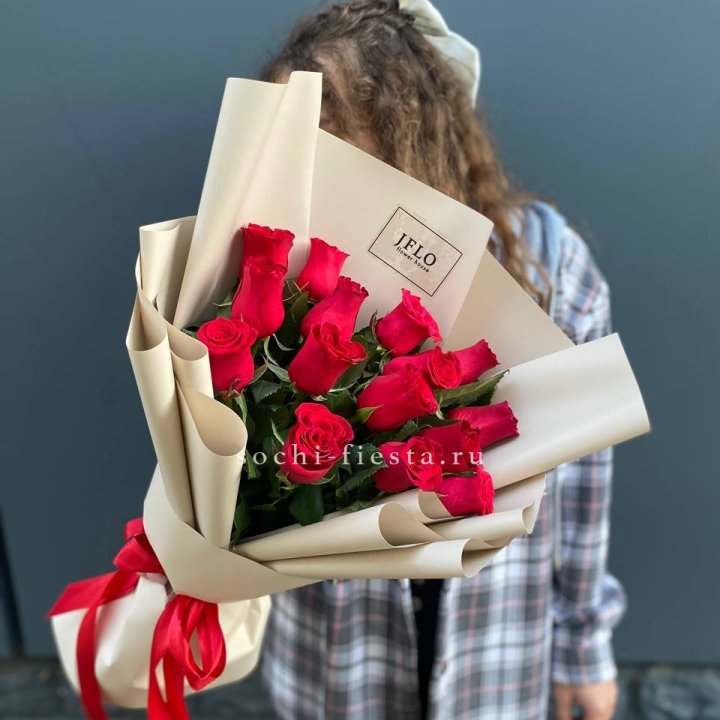 15 красных роз в Чите