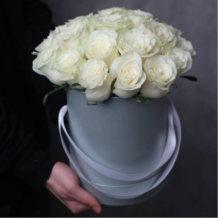 15 белых роз в цилиндре в Чите
