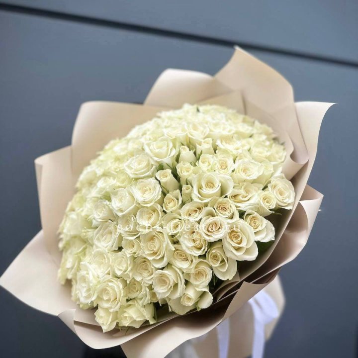 101 белая роза Атена в Чите