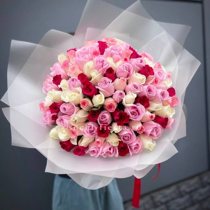 101 разноцветная роза "Карусель" в Чите